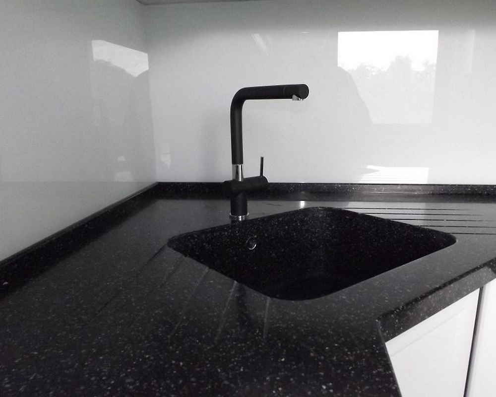 Плинтус для столешниц прямоугольный ПВХ Волшебная палочка 25*12мм 3м 1021 Черный