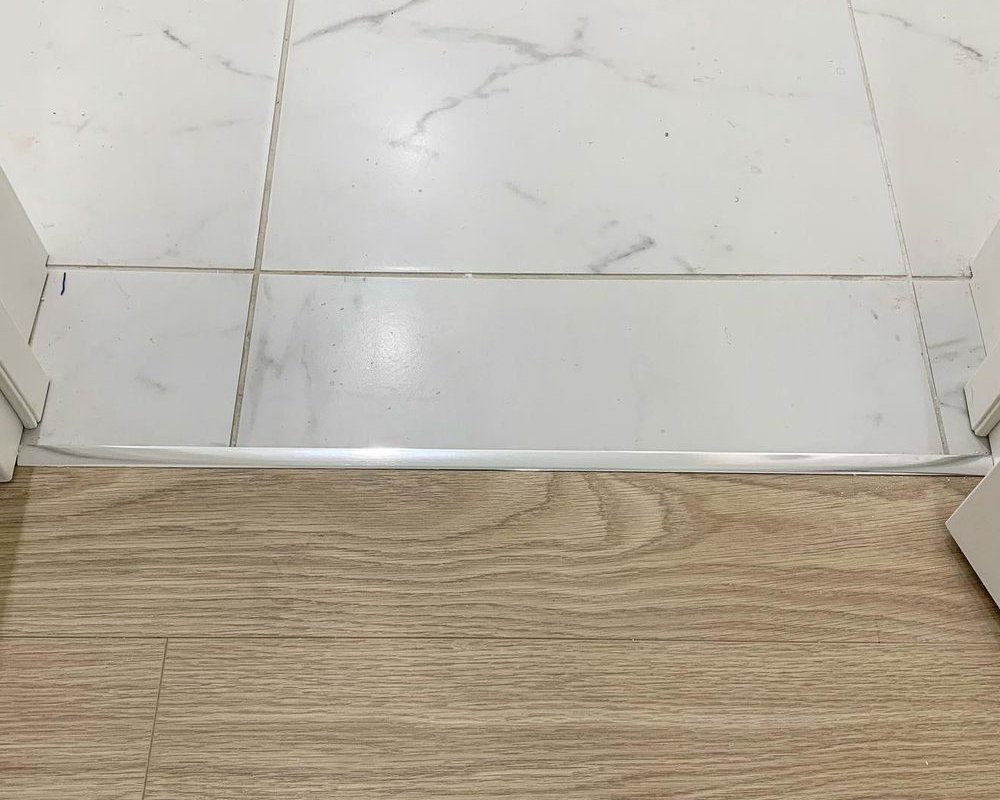 Профиль НЕПЛИНТУС UL20X6-01L 20х6х2000мм Серебро матовое