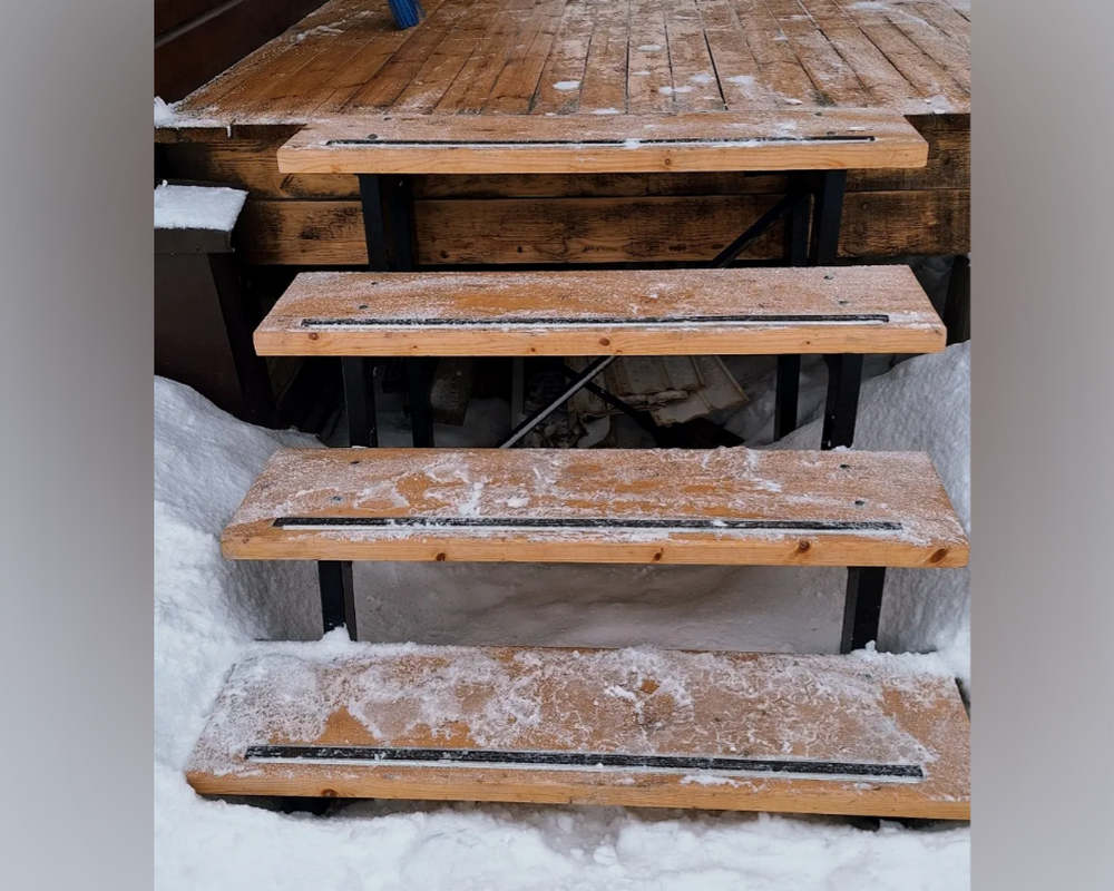 Порог одноуровневый ПС 08-1.900.01лч Серебро