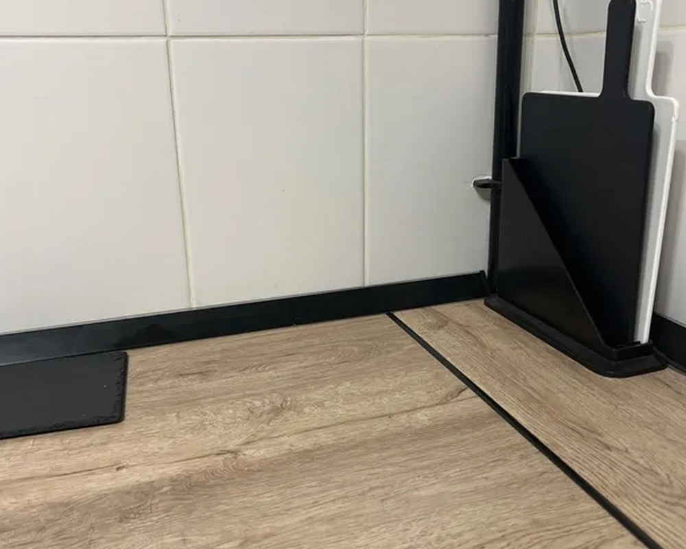 Плинтус для столешниц прямоугольный ПВХ Волшебная палочка 25*12мм 3м 0694 Мрамор марквина серый