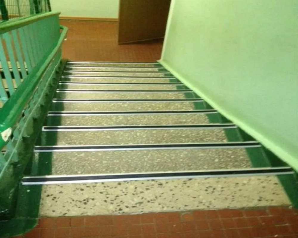 Порог одноуровневый ПС 08-1.900.01лч Серебро