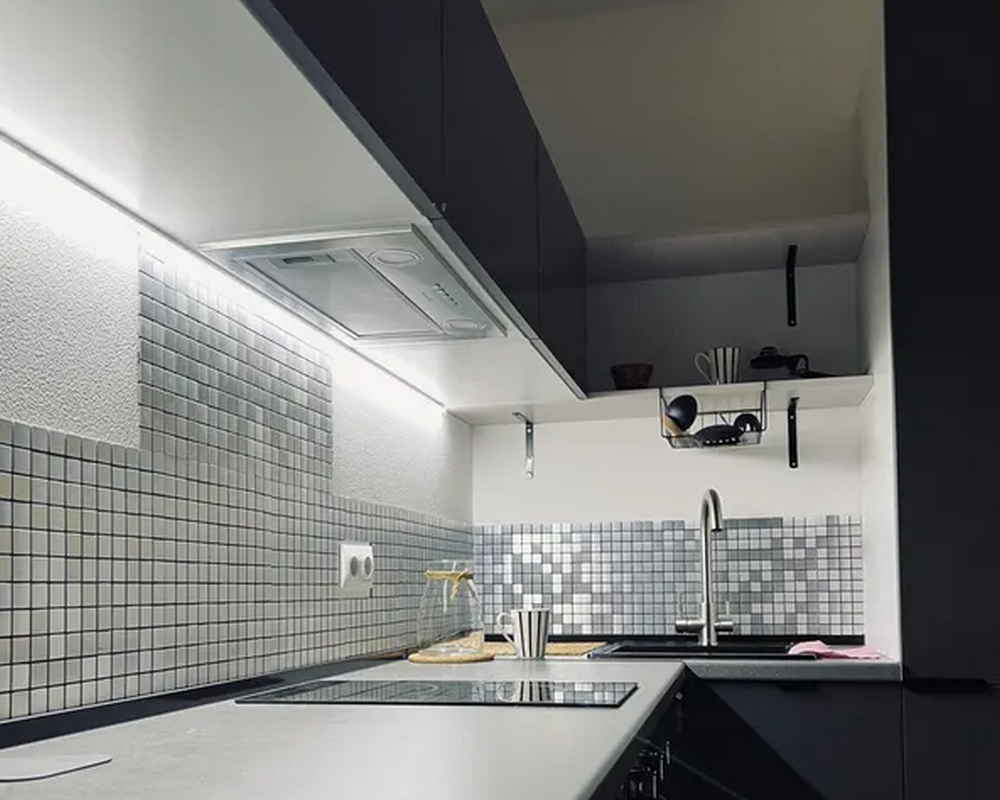 Плинтус для столешниц прямоугольный ПВХ Волшебная палочка 25*12мм 3м 0694 Мрамор марквина серый