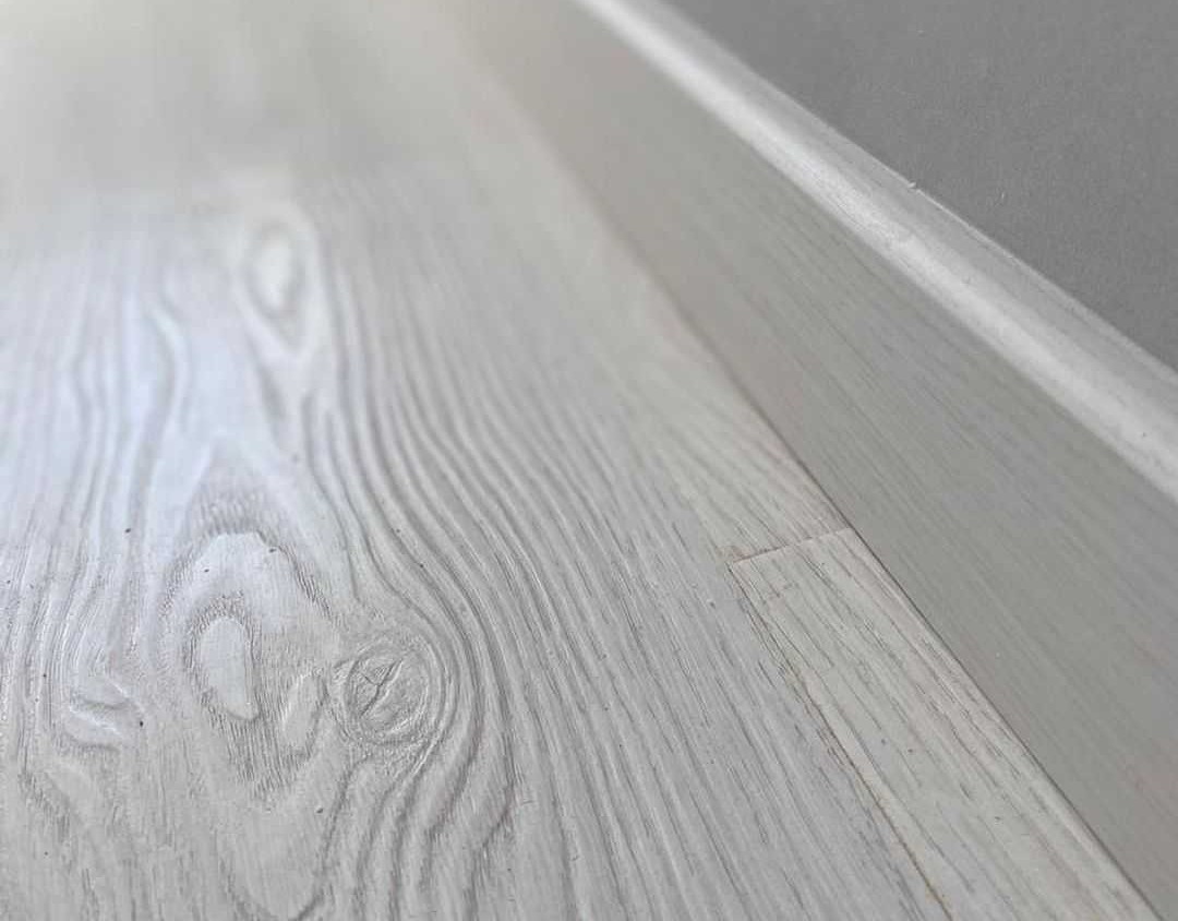 Плинтус напольный Arbiton Integra 05 Дуб Сити