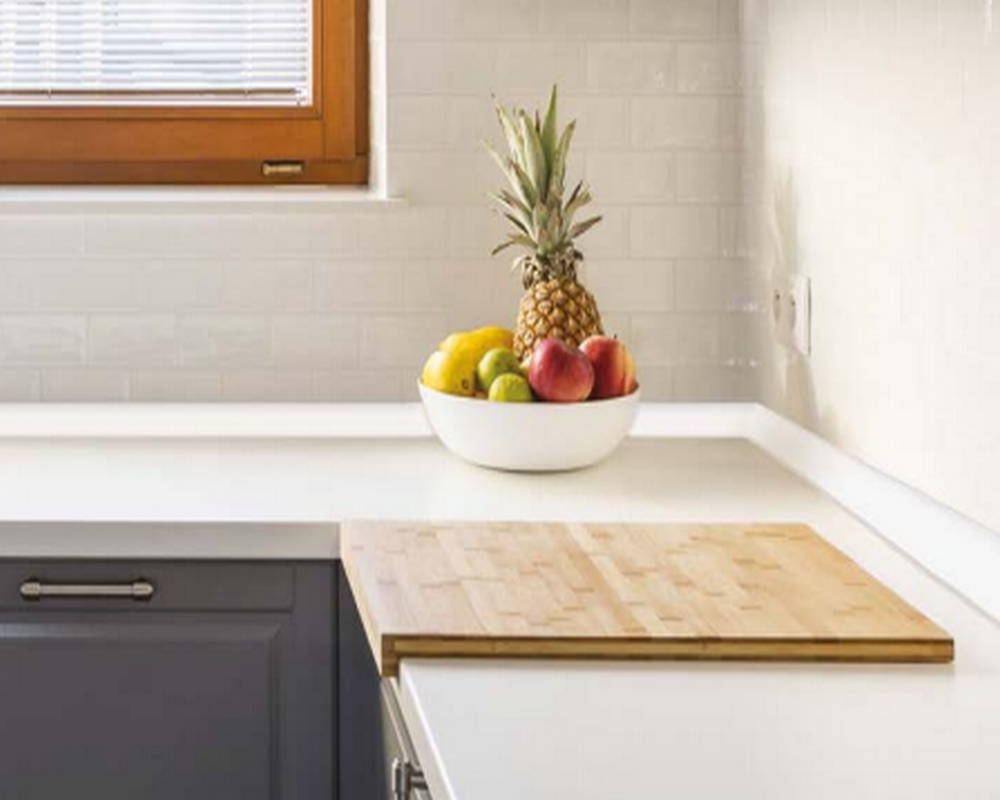 Плинтус для столешниц прямоугольный Алюминий 25*10мм 3,05м. Белый