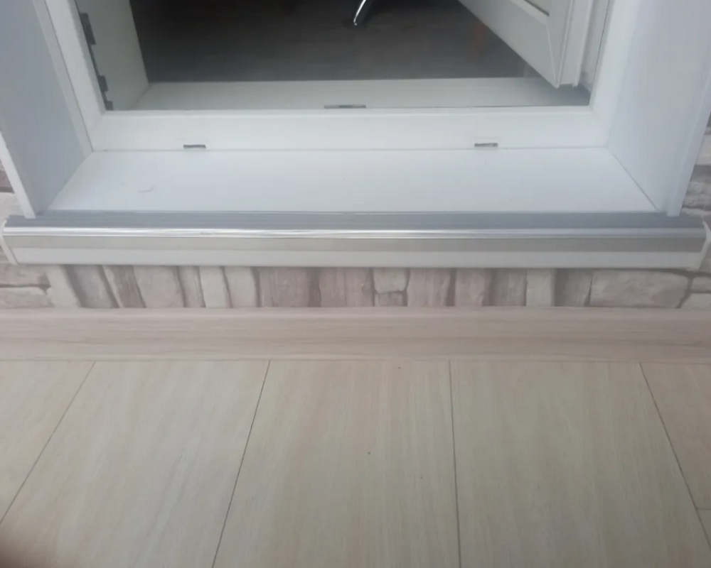 Порог одноуровневый ПС 08.900.15 Черный