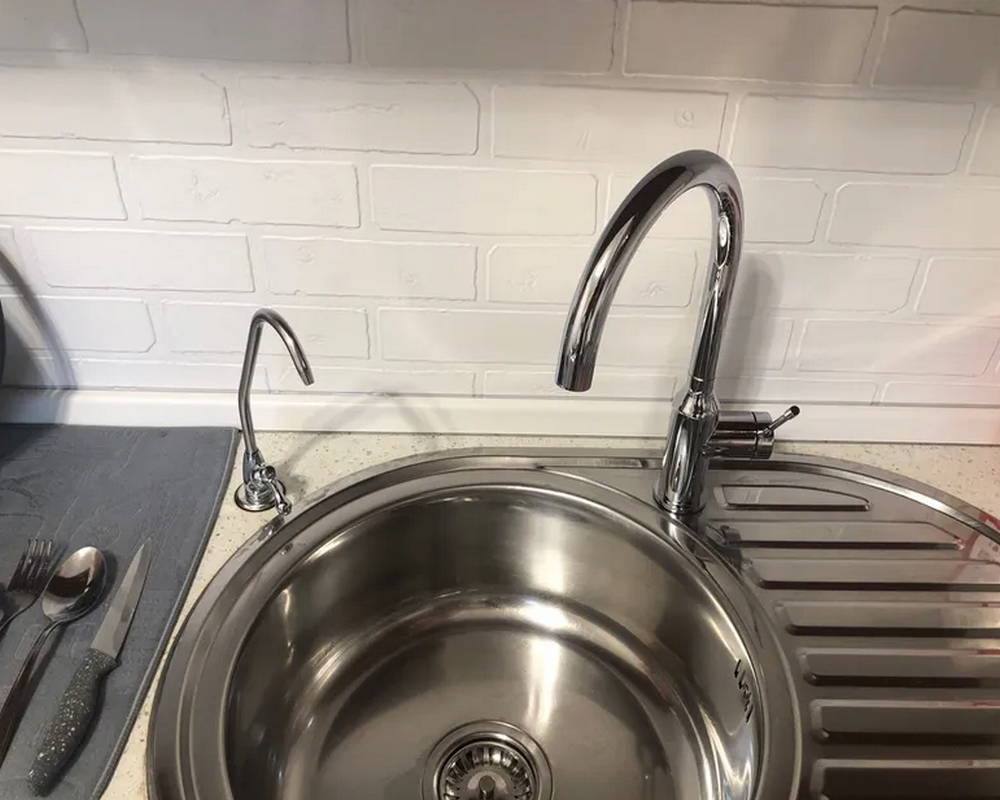 Плинтус для столешниц прямоугольный Алюминий 25*10мм 3,05м. Белый