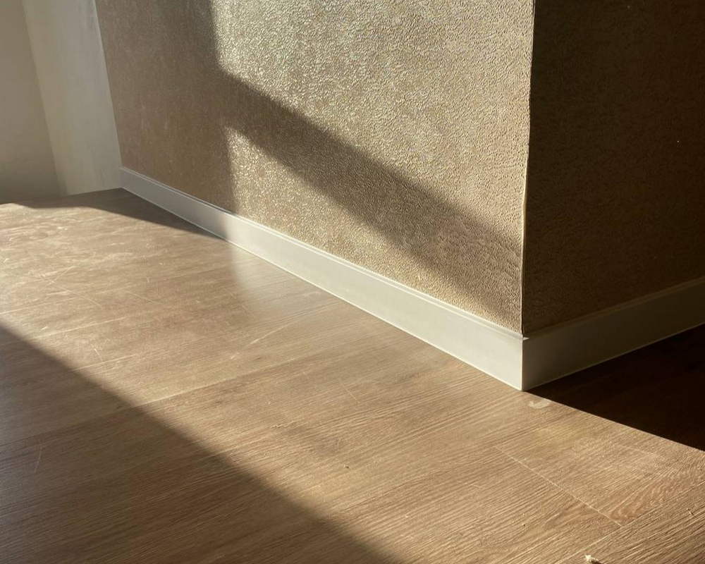 Плинтус ХДФ Dollken Cubu Flex Life 100 мм х 2,5 м 1013 (5012) Белый